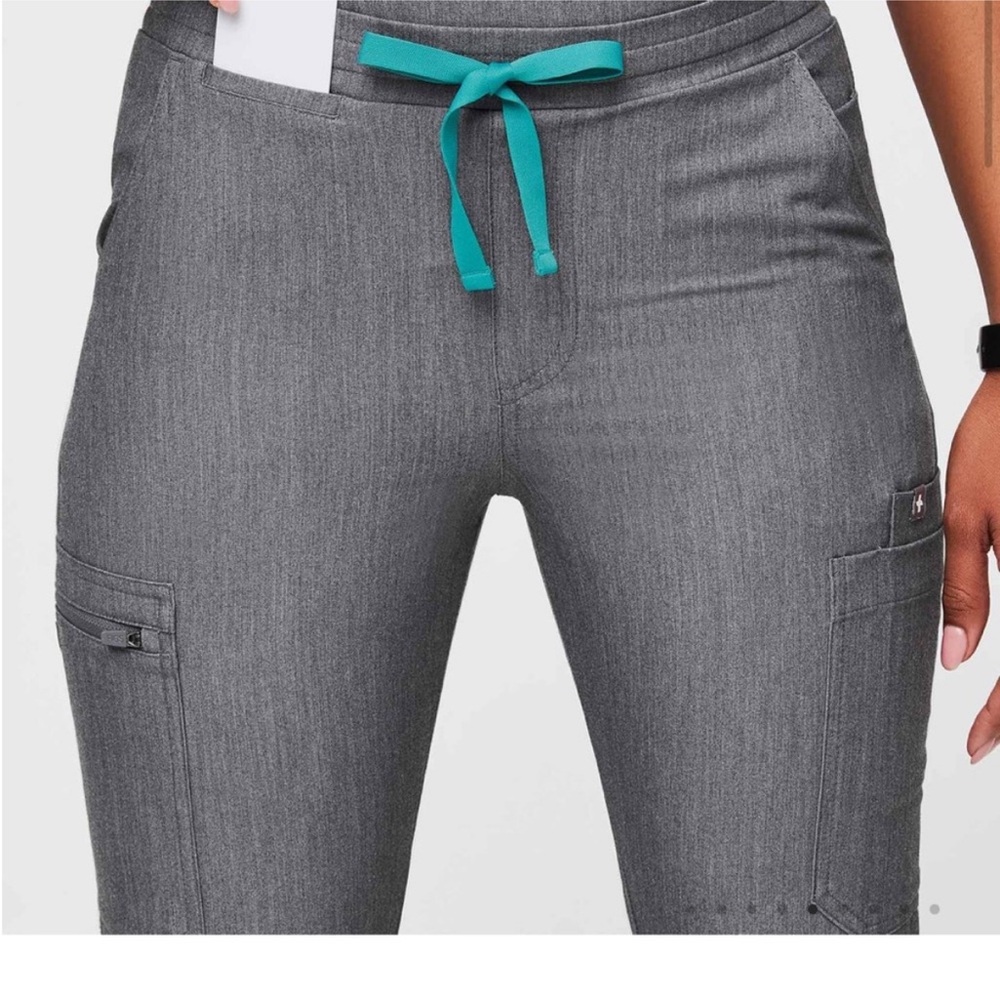 Figs Graphite Scrub Set - Picture 3 of 7